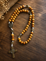 Terço São Bento Madeira Clara - Importado do Brasil Feiro a Mão - Imagem 2