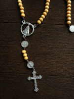 Terço Nossa Senhora Aparecida com São Bento - Madeira e Aço Inoxidável Feito à Mão - Image 2