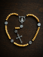 Terço Nossa Senhora Aparecida com São Bento - Madeira e Aço Inoxidável Feito à Mão - Image 3