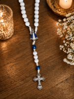Terço Nossa Senhora Aparecida - Contas Brancas e Azul Marinho, Feito a Mão - Image 2