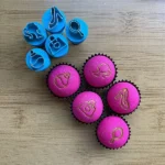 Carimbinhos Tema Boneca para Docinhos – 5 Peças - Imagem 2